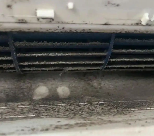 石门空调吹的风有股烧焦味是怎么回事